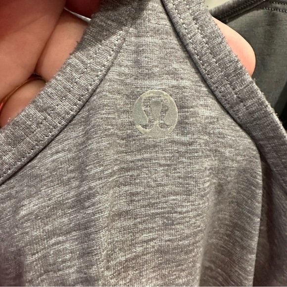 Lululemon Power Y tank women’s size 6 heather gray - Picture 3 of 4